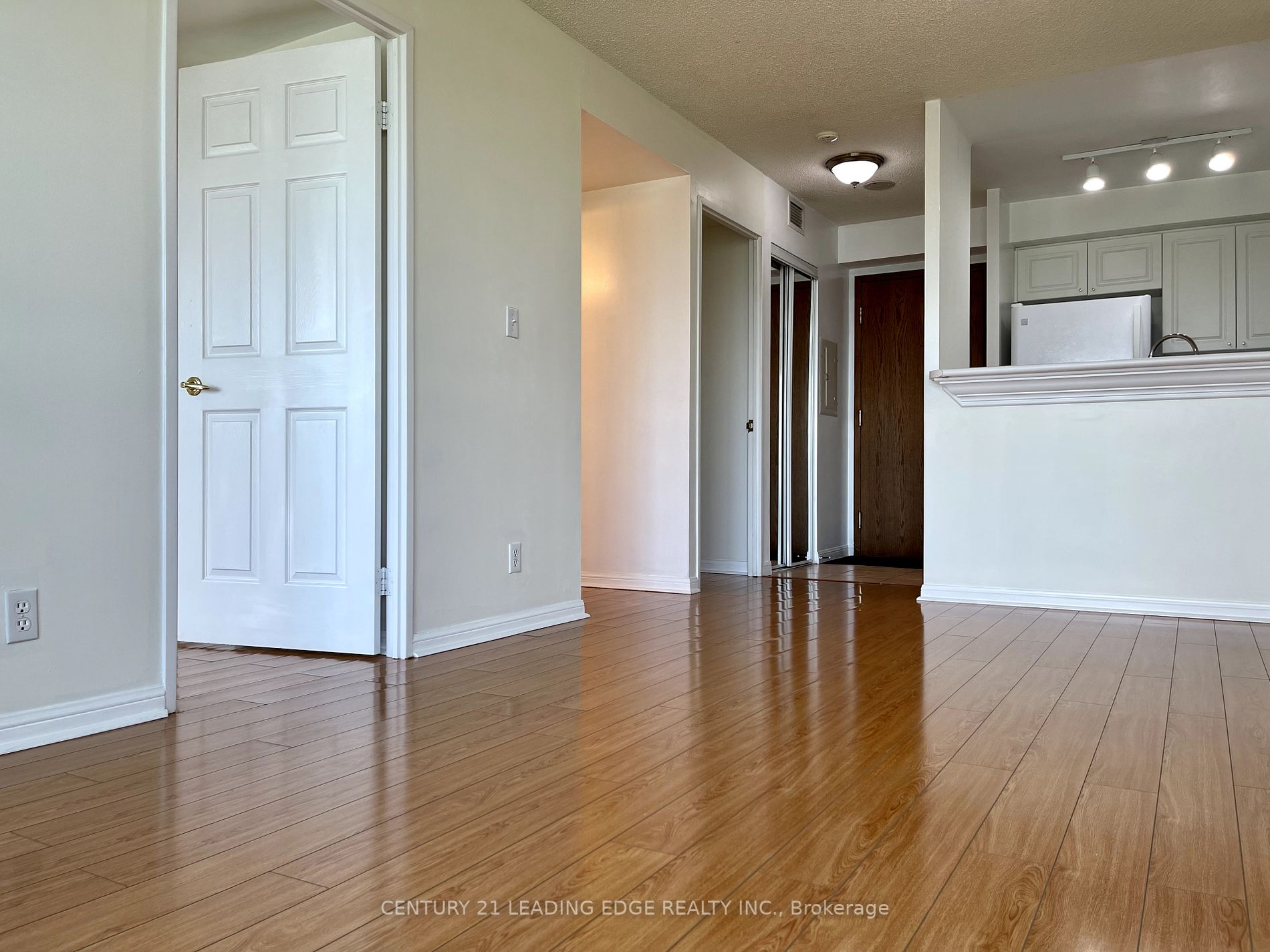 11 Lee Centre Dr, #708