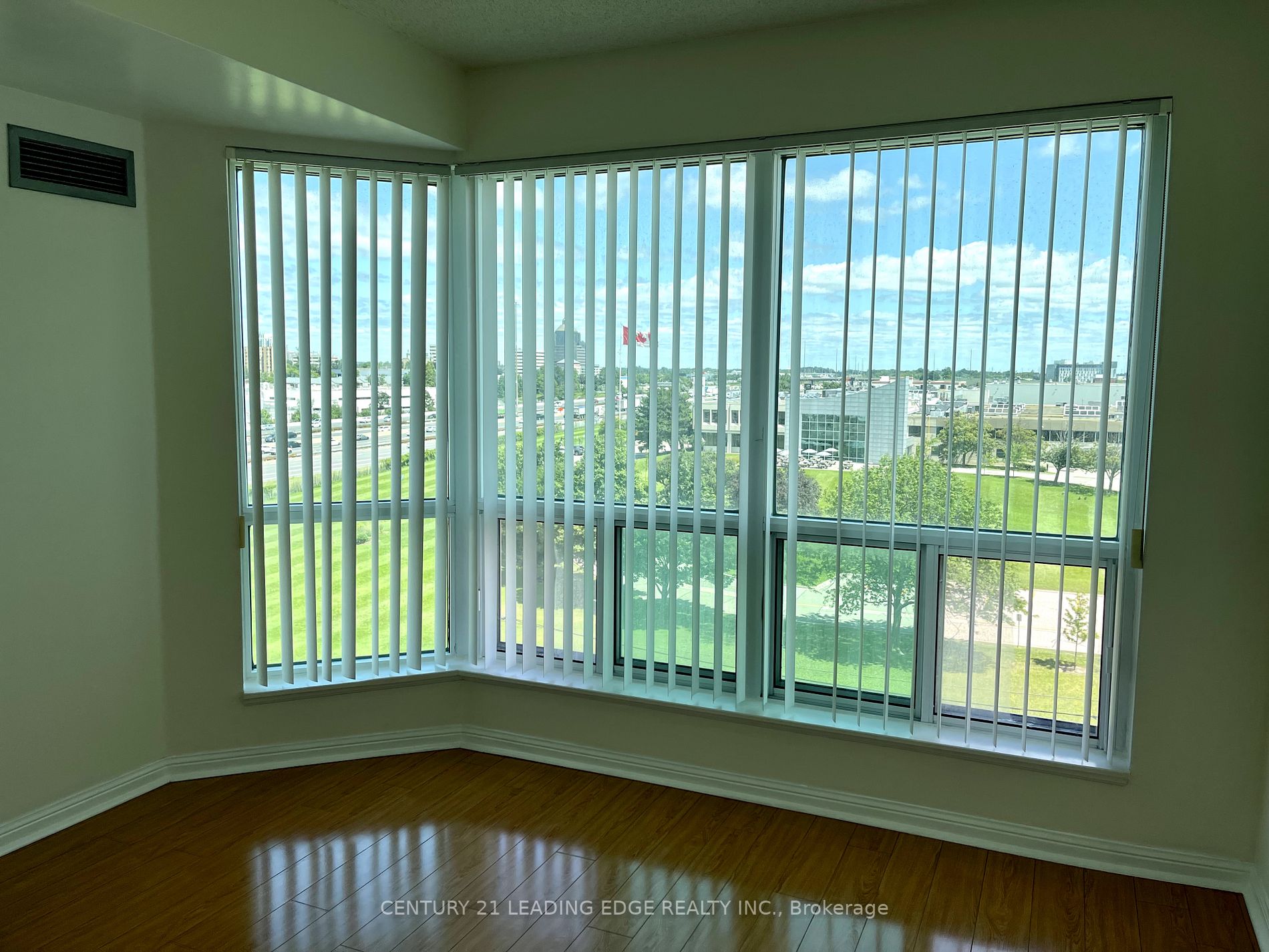 11 Lee Centre Dr, #708