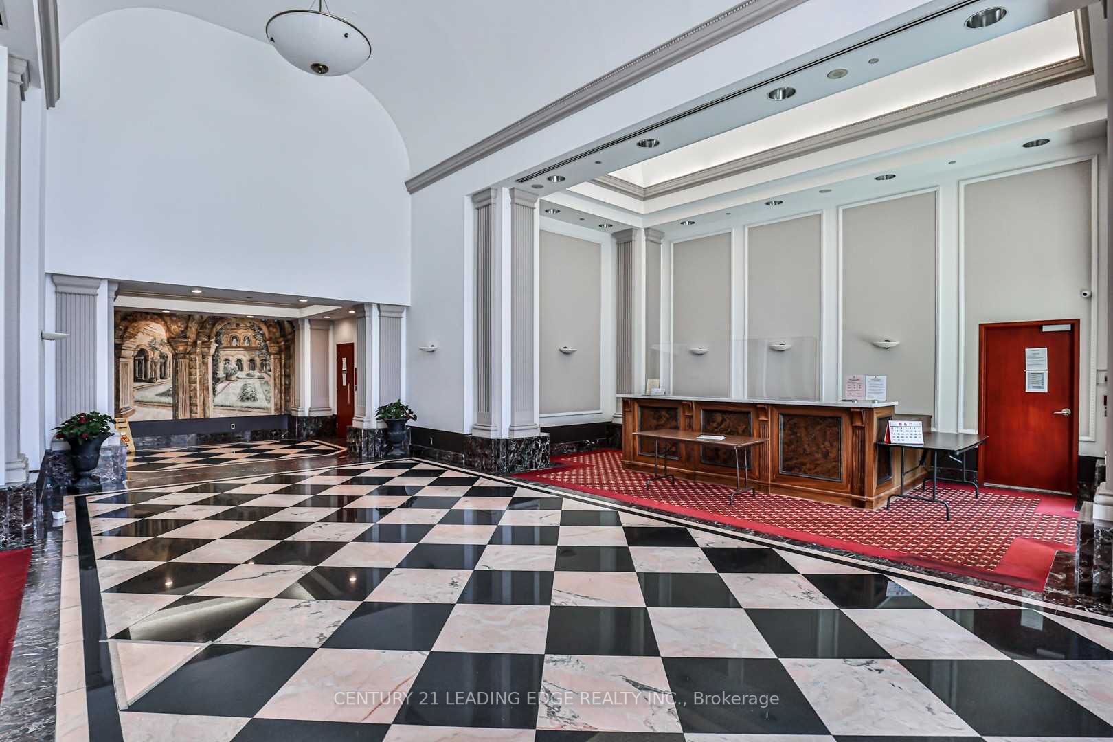11 Lee Centre Dr, #708