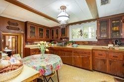 662 Raglan Road W