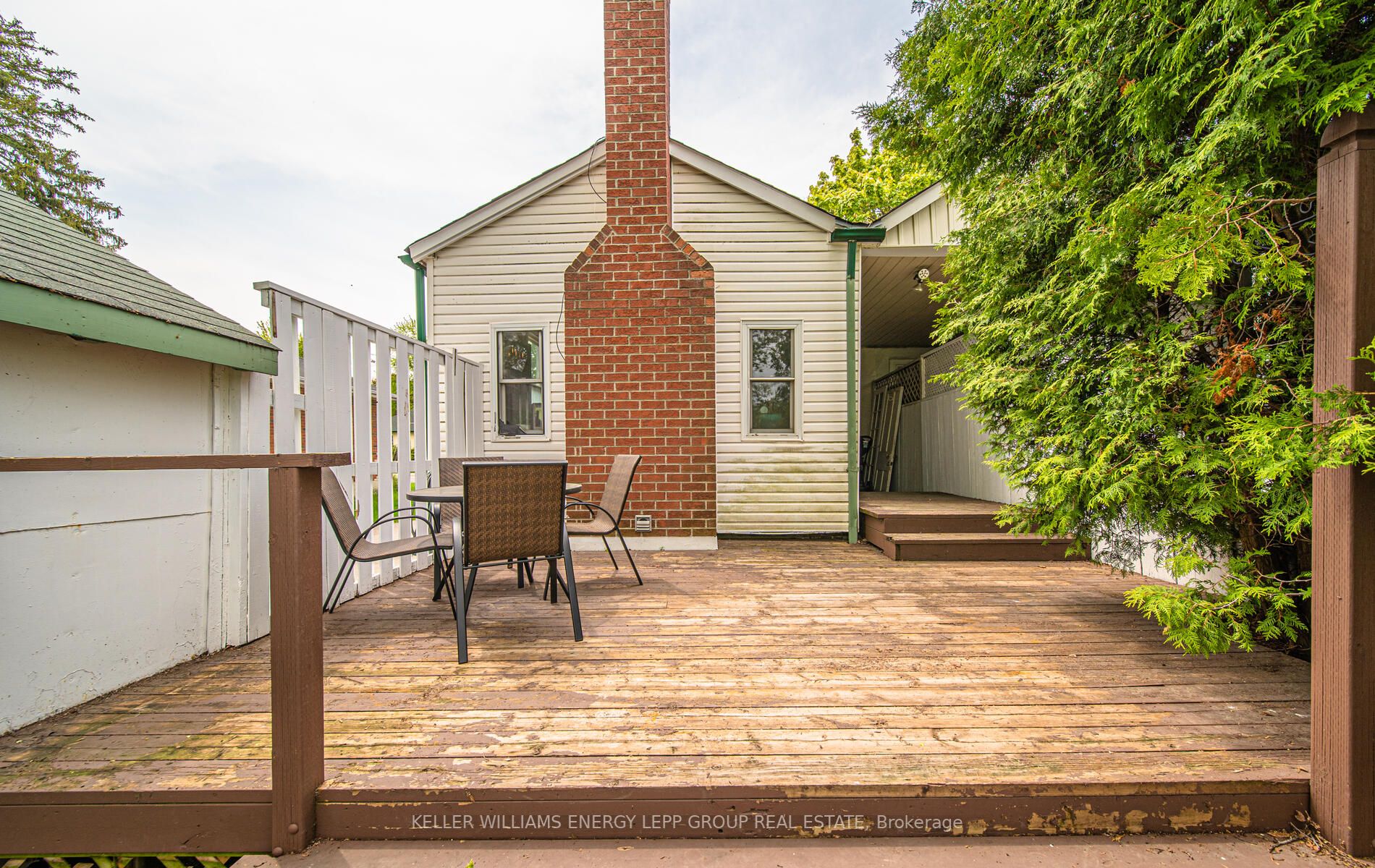 619 Byron St S