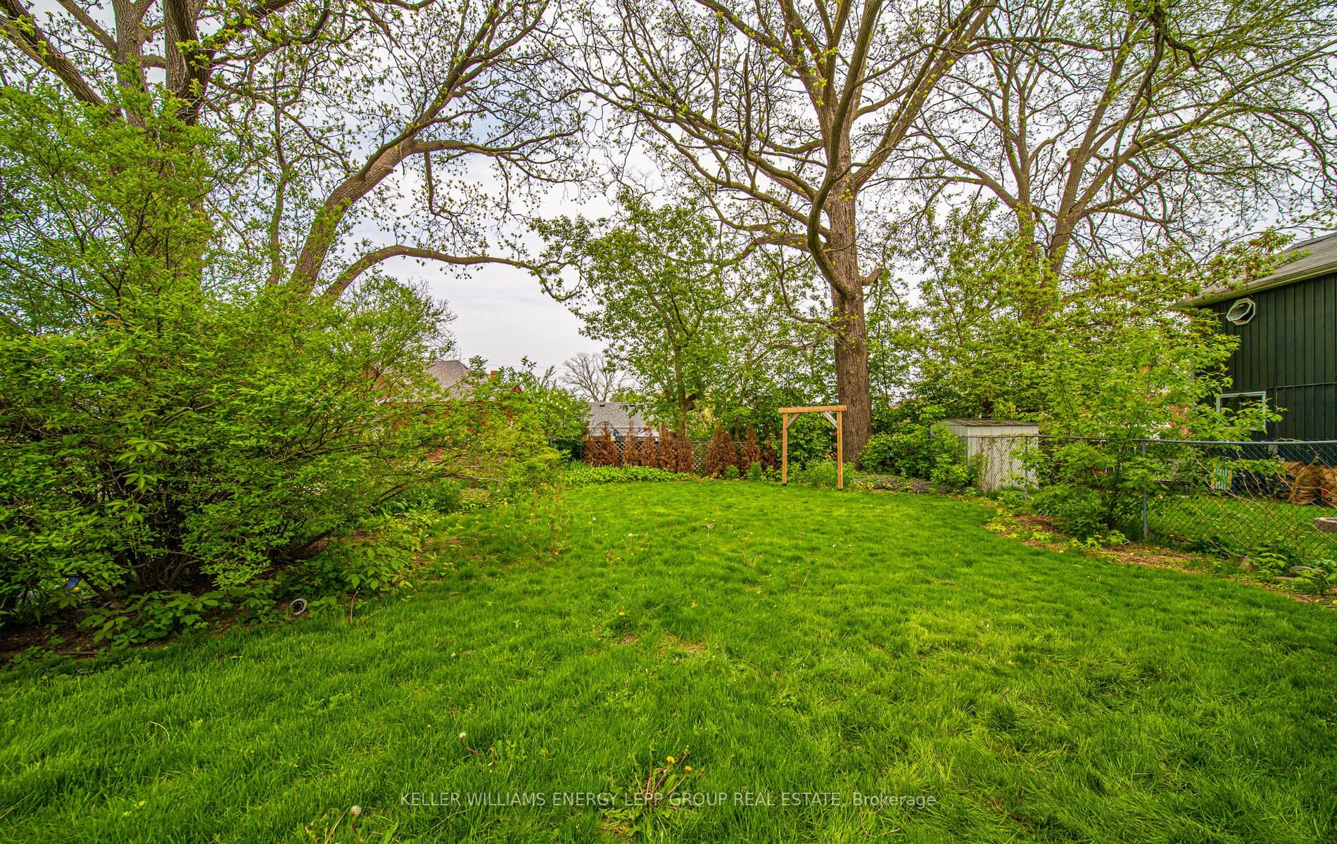 619 Byron St S