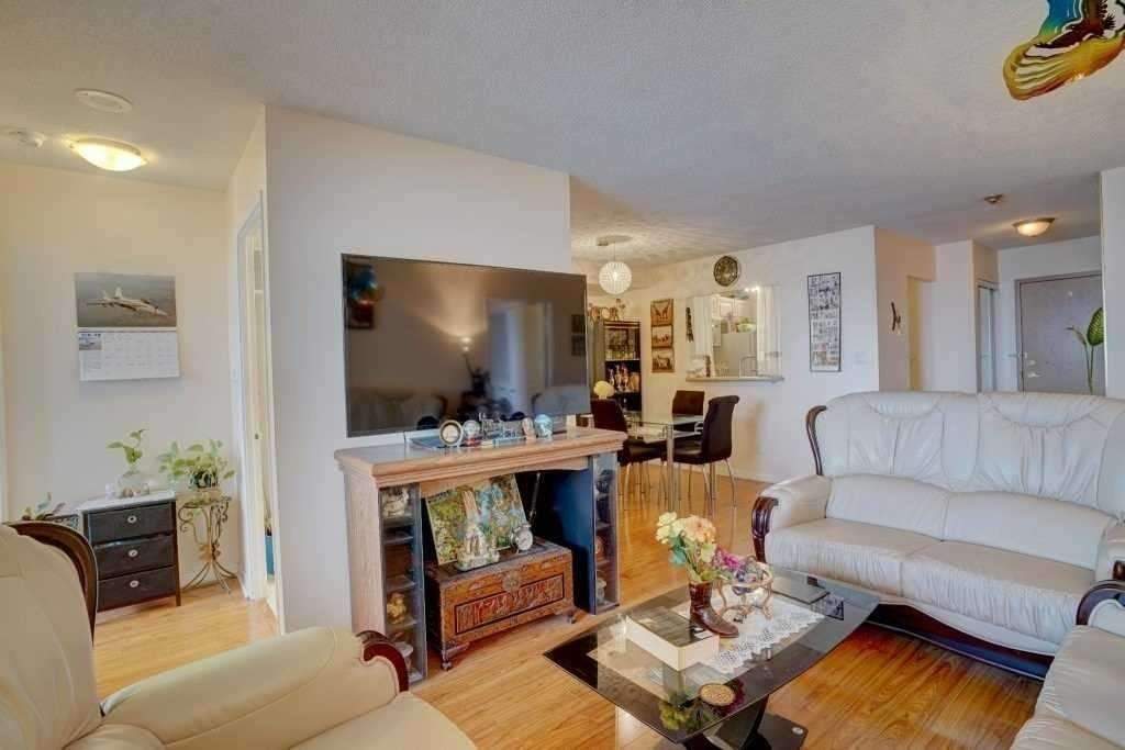 88 Corporate Dr, #1617