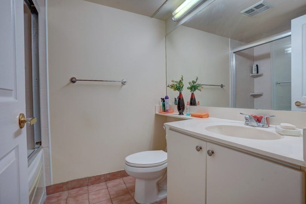 88 Corporate Dr, #1617