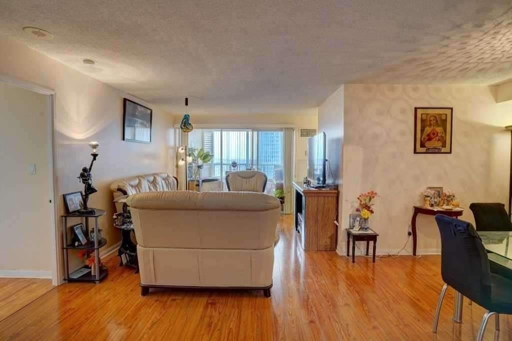 88 Corporate Dr, #1617