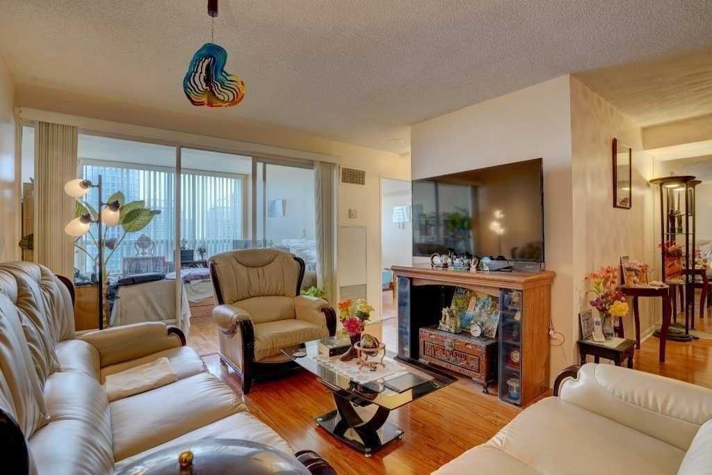 88 Corporate Dr, #1617