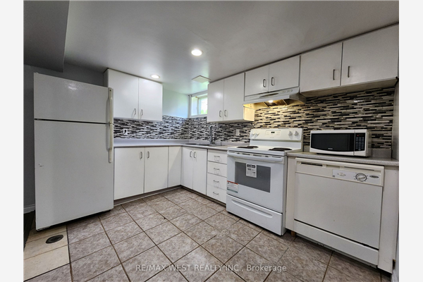 65 Thorncroft Cres W, Ajax