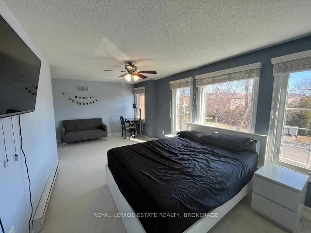 936 Mount Allan Ave