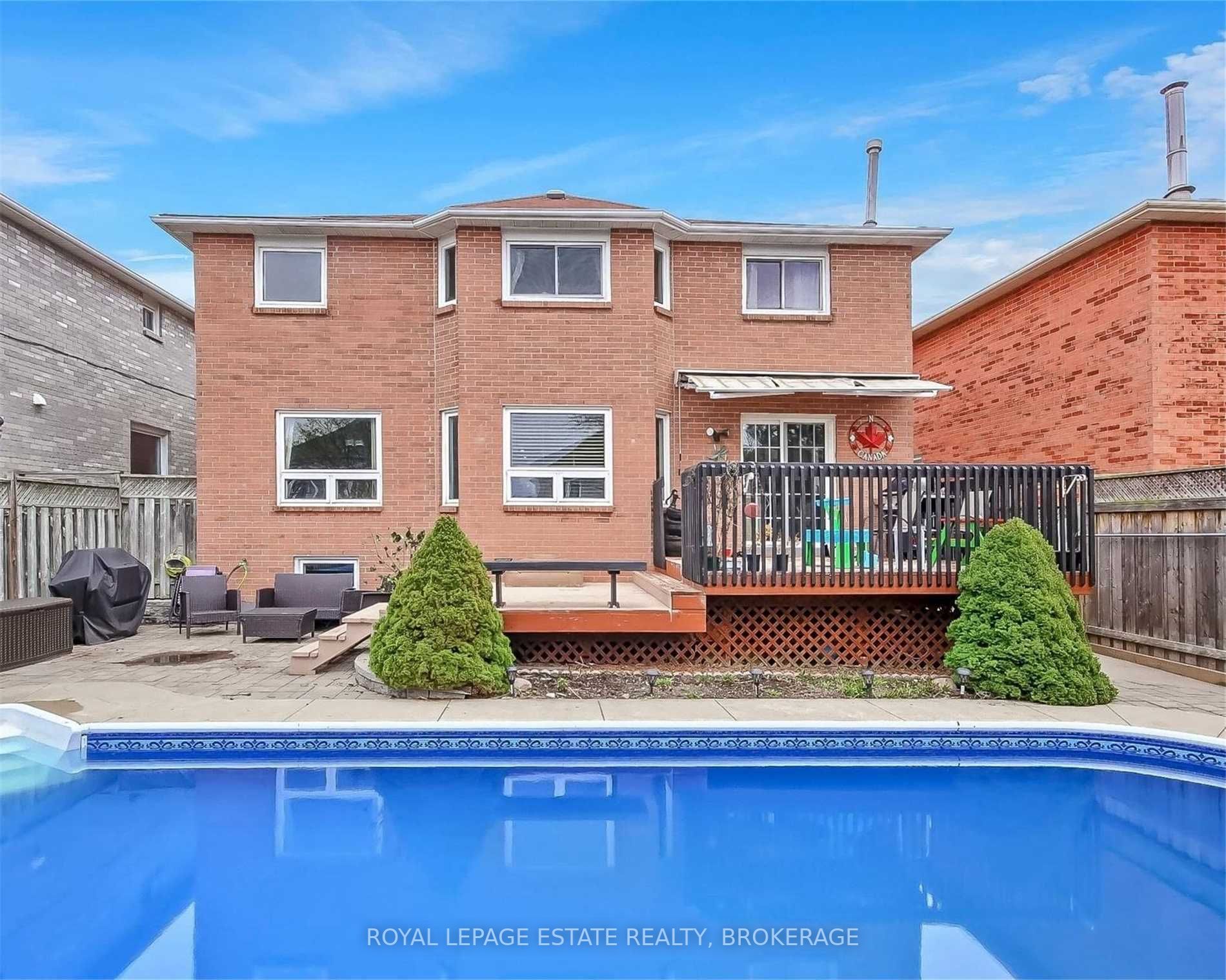 936 Mount Allan Ave