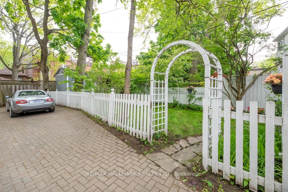 93 Silver Birch Ave