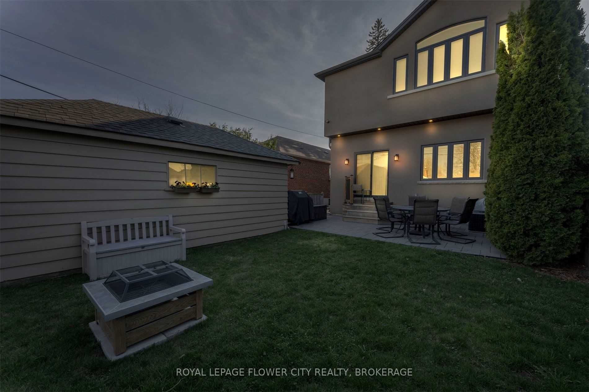 33 Norlong Boulevard