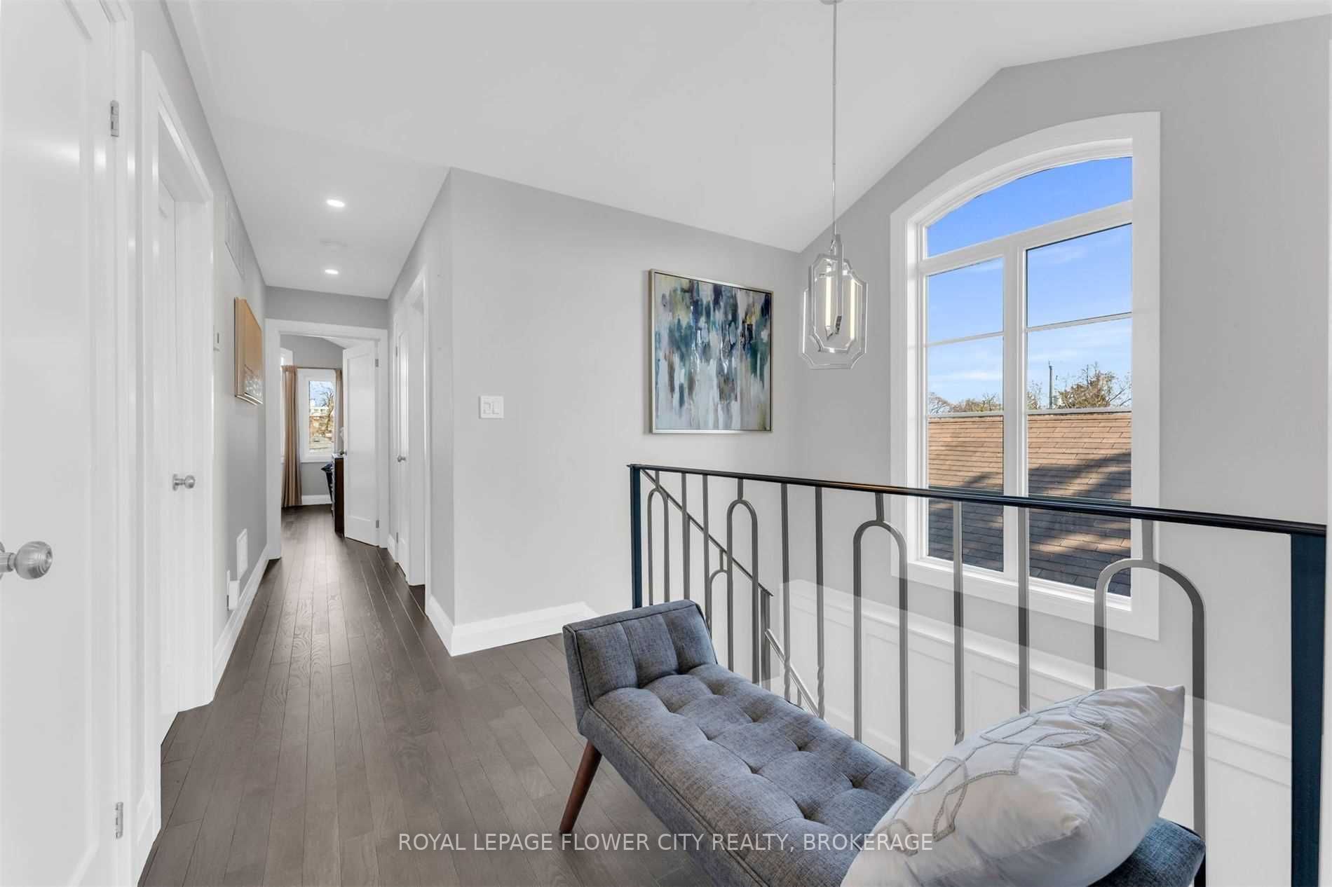33 Norlong Boulevard