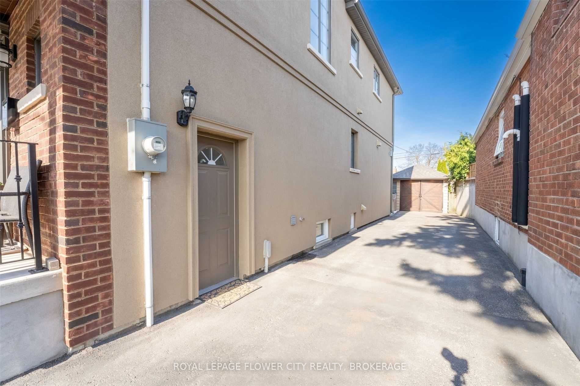 33 Norlong Boulevard