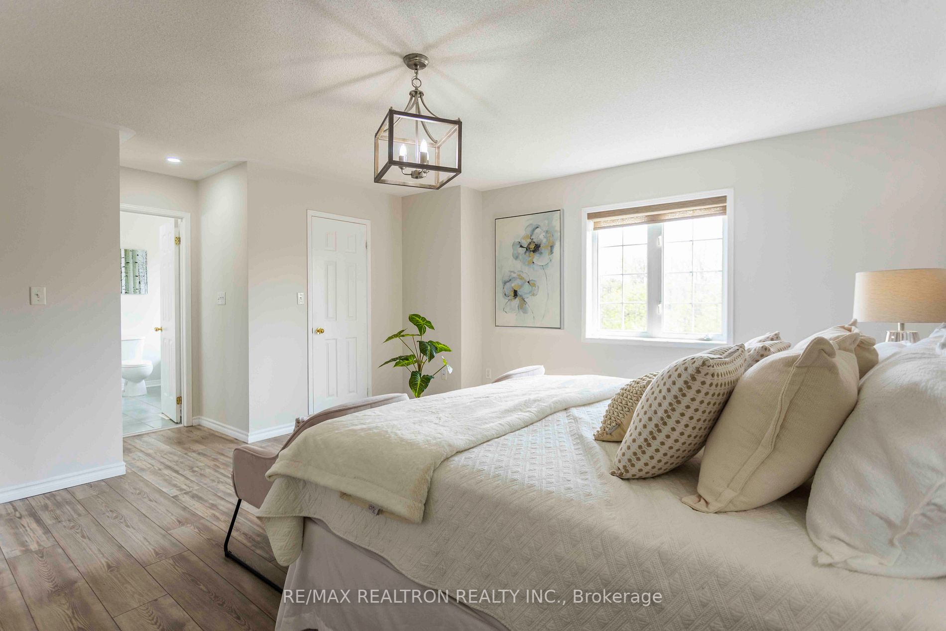 37 Angier Cres