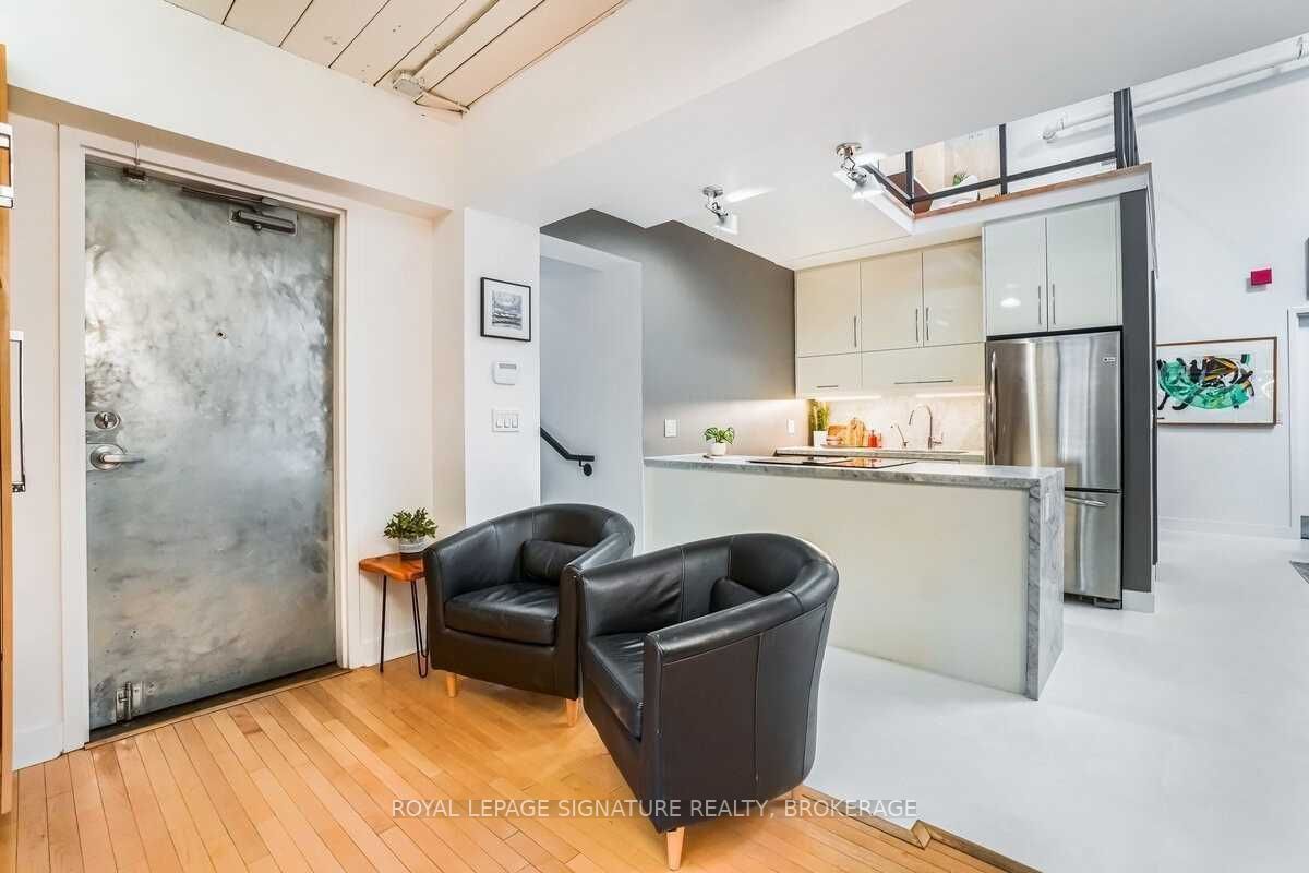 326 Carlaw Ave, #105