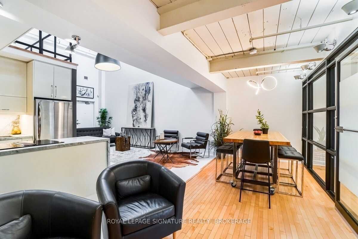 326 Carlaw Ave, #105