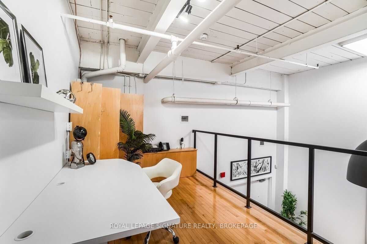 326 Carlaw Ave, #105