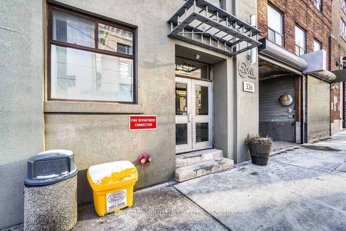 326 Carlaw Ave, #105