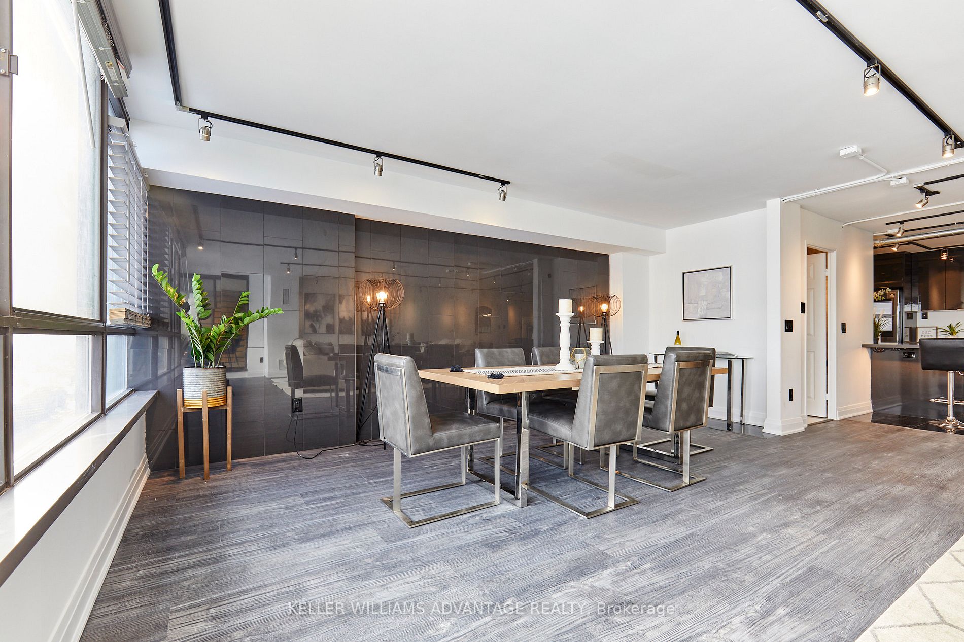 Listing E6045404 - Large Photo # 3