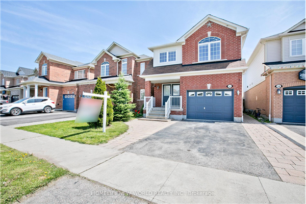61 Harkness Dr E, Whitby