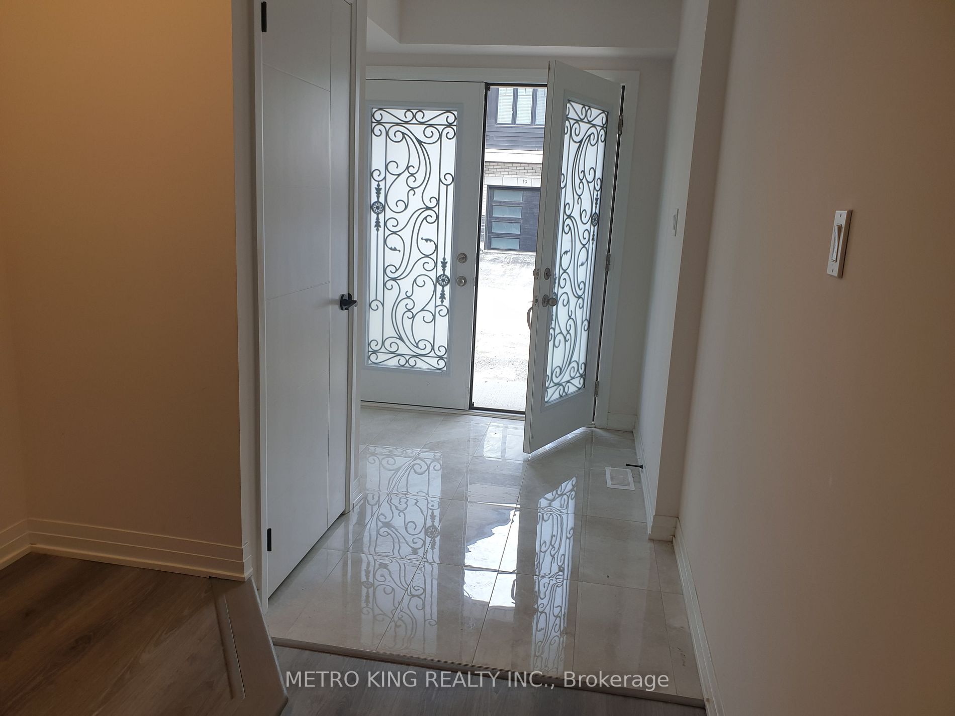 14 Ambereen Pl