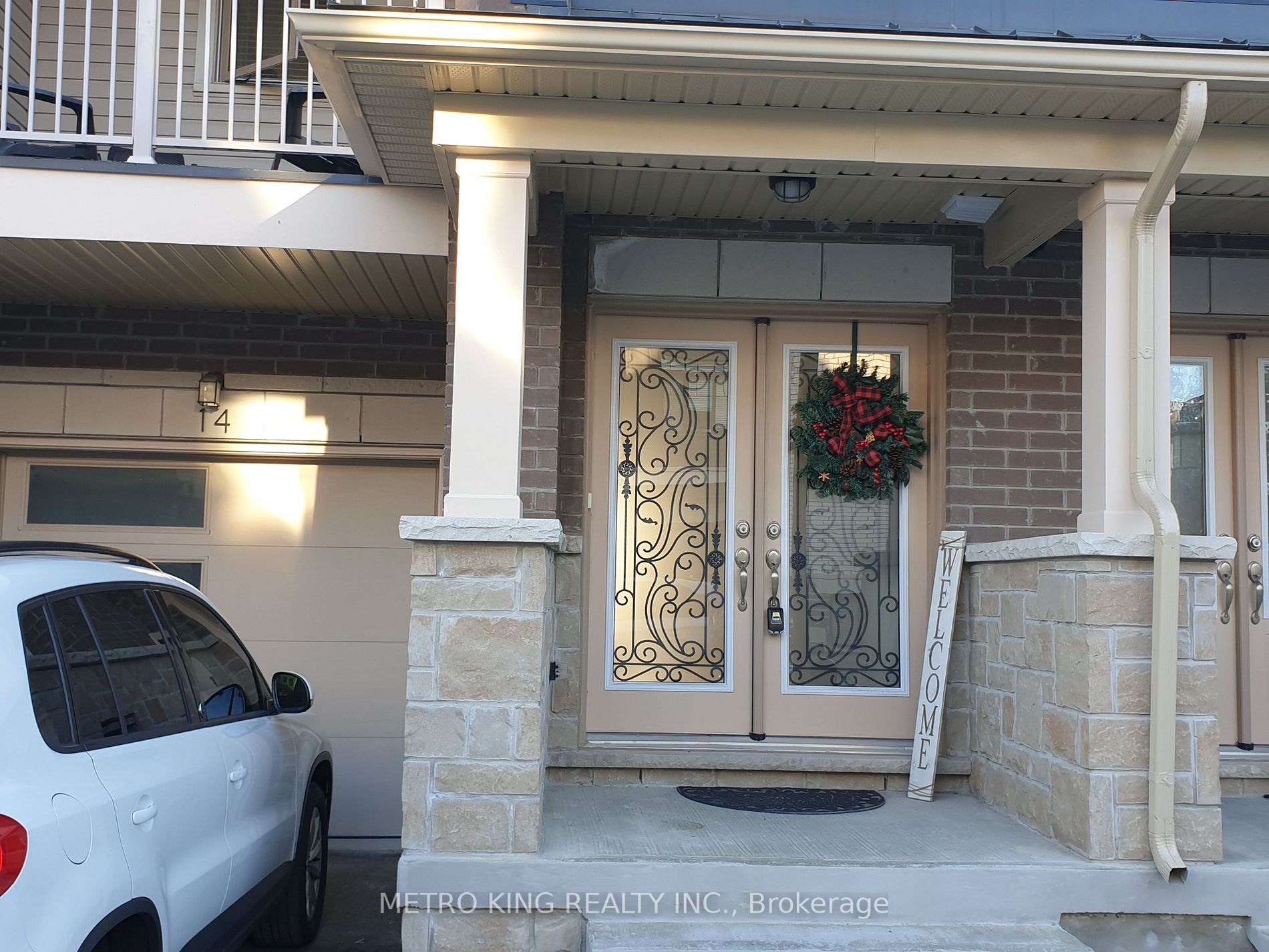 14 Ambereen Pl