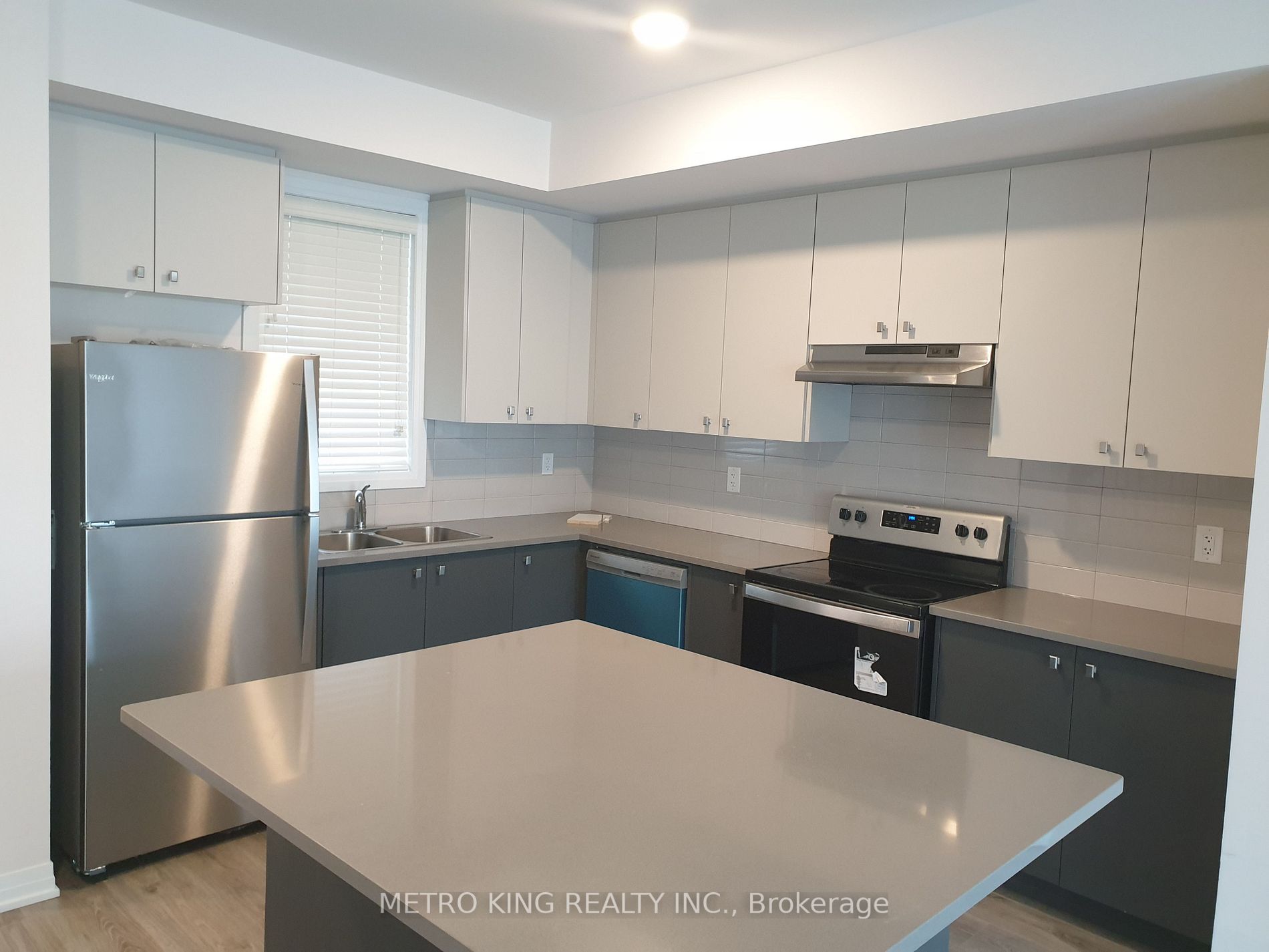 14 Ambereen Pl
