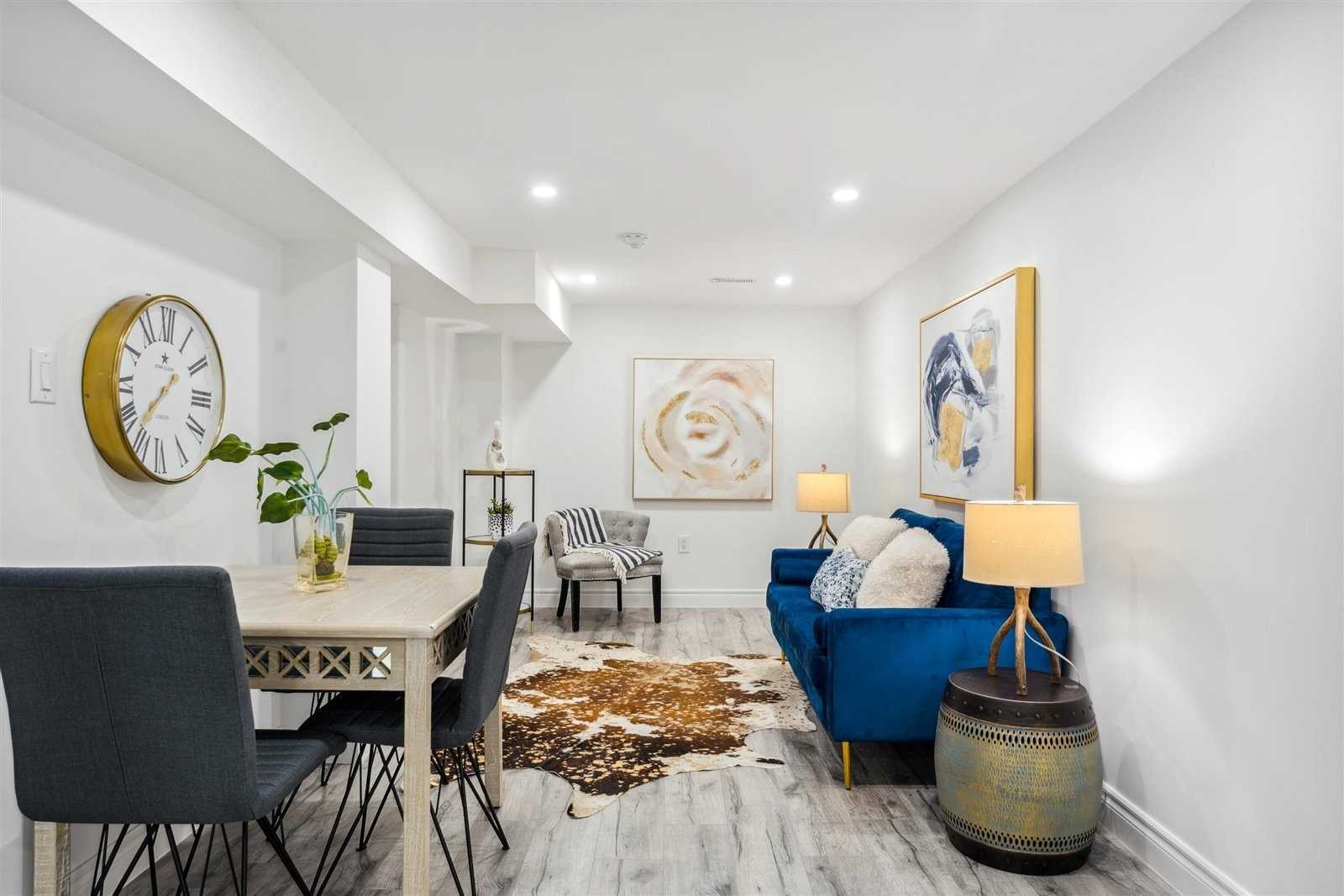 200 Mossbrook Sq