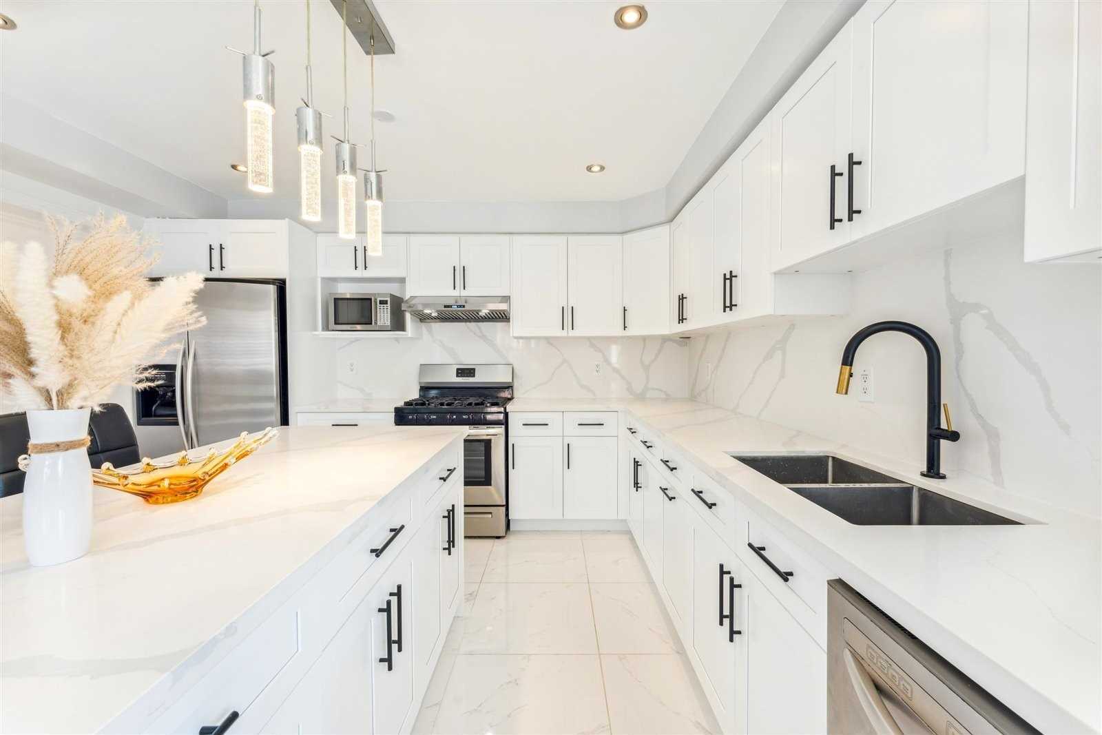 200 Mossbrook Sq