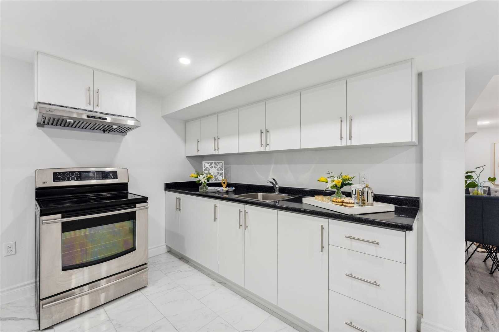 200 Mossbrook Sq