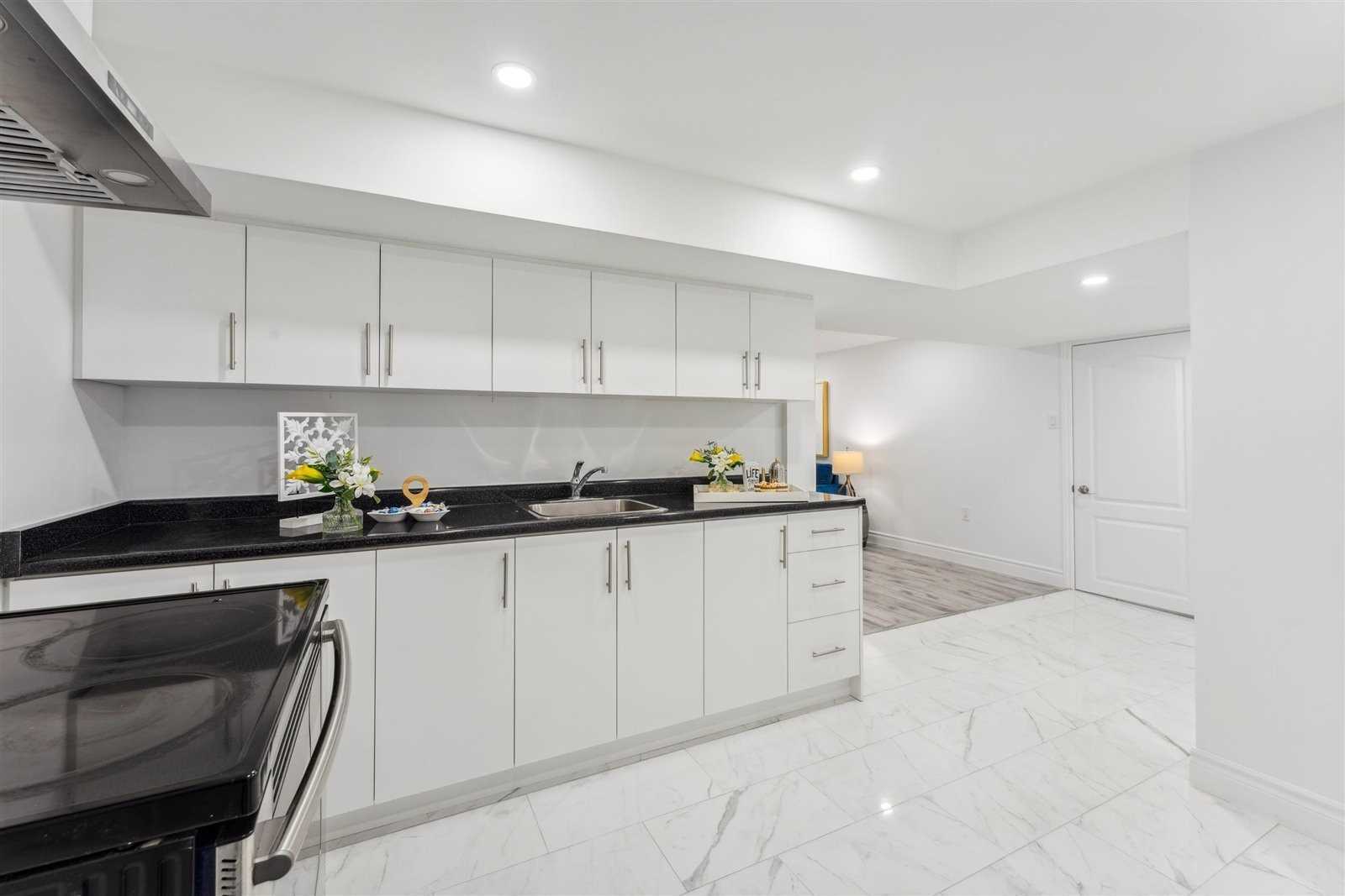 200 Mossbrook Sq
