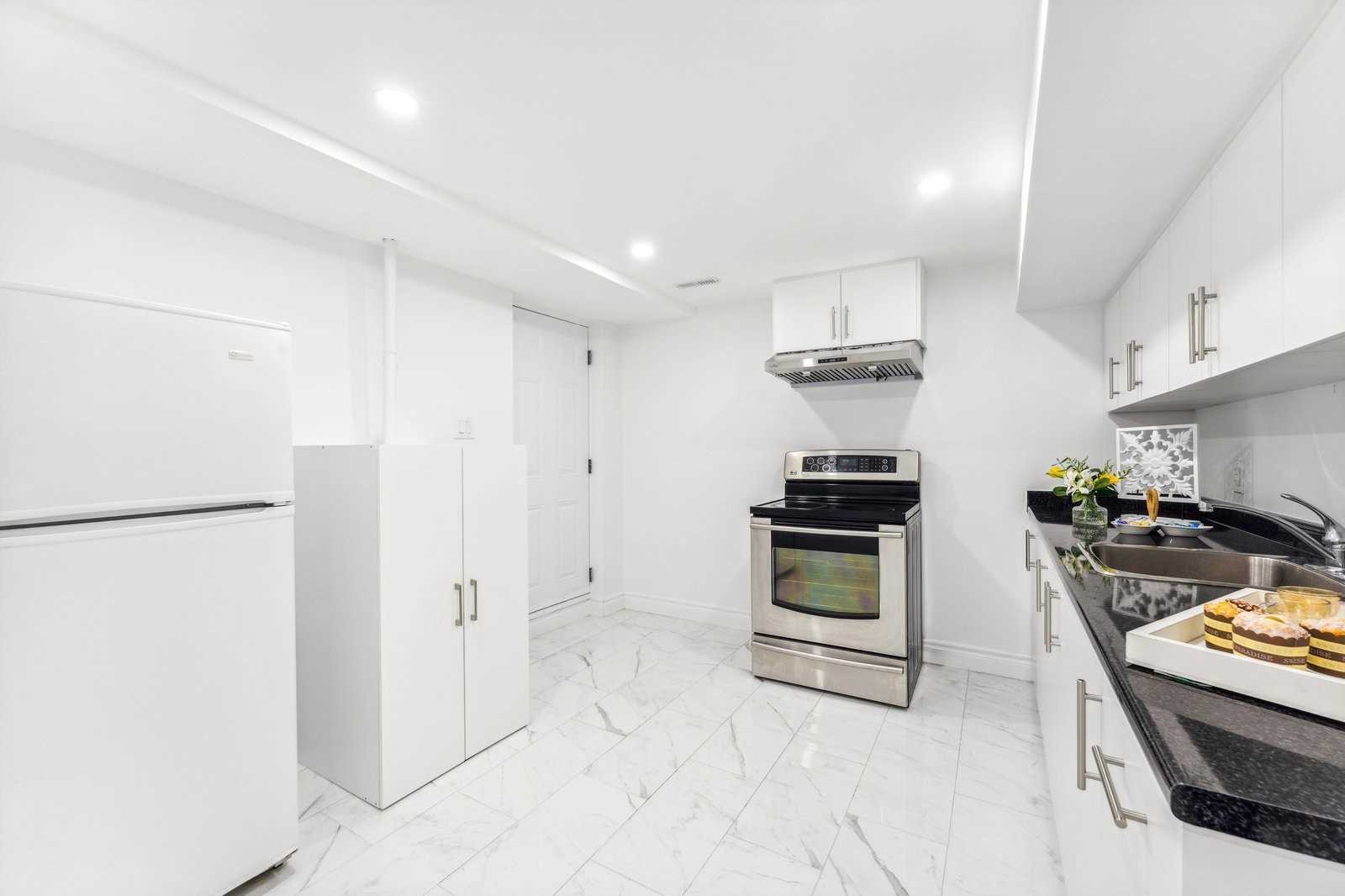 200 Mossbrook Sq