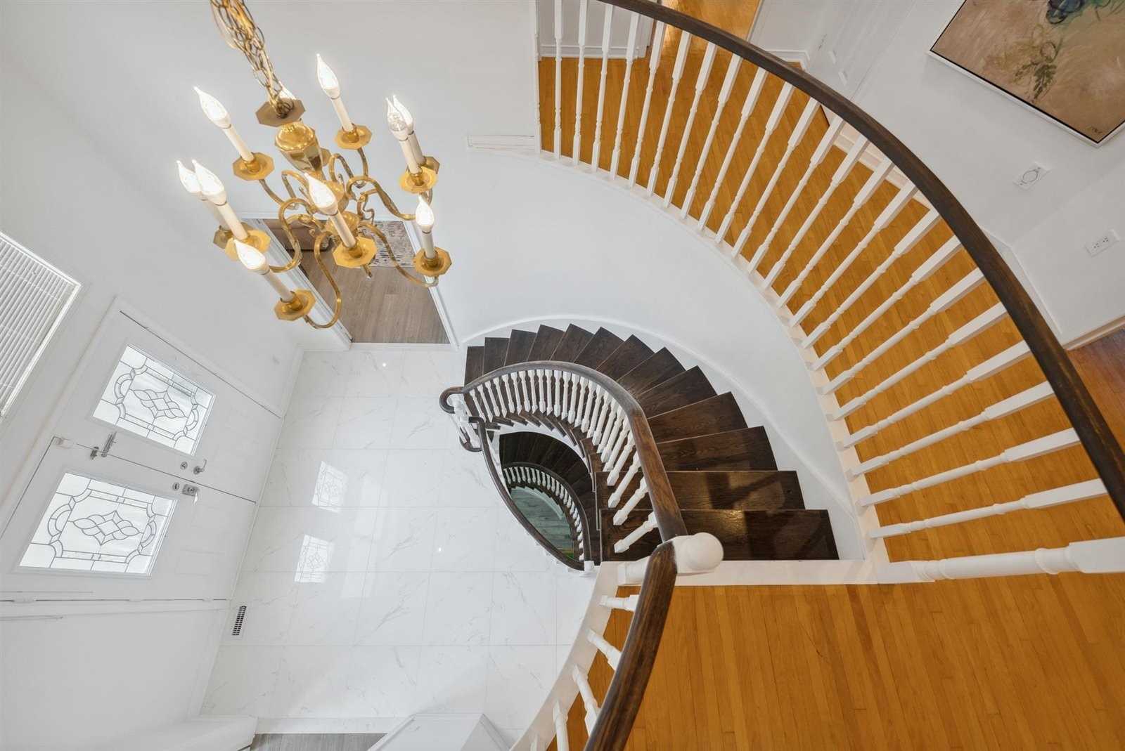 200 Mossbrook Sq