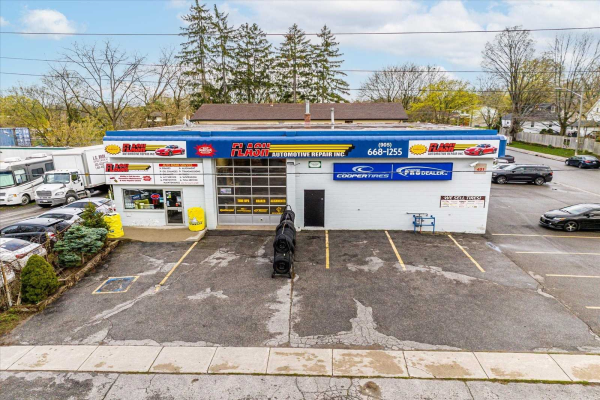 401 Dunlop St E, Whitby