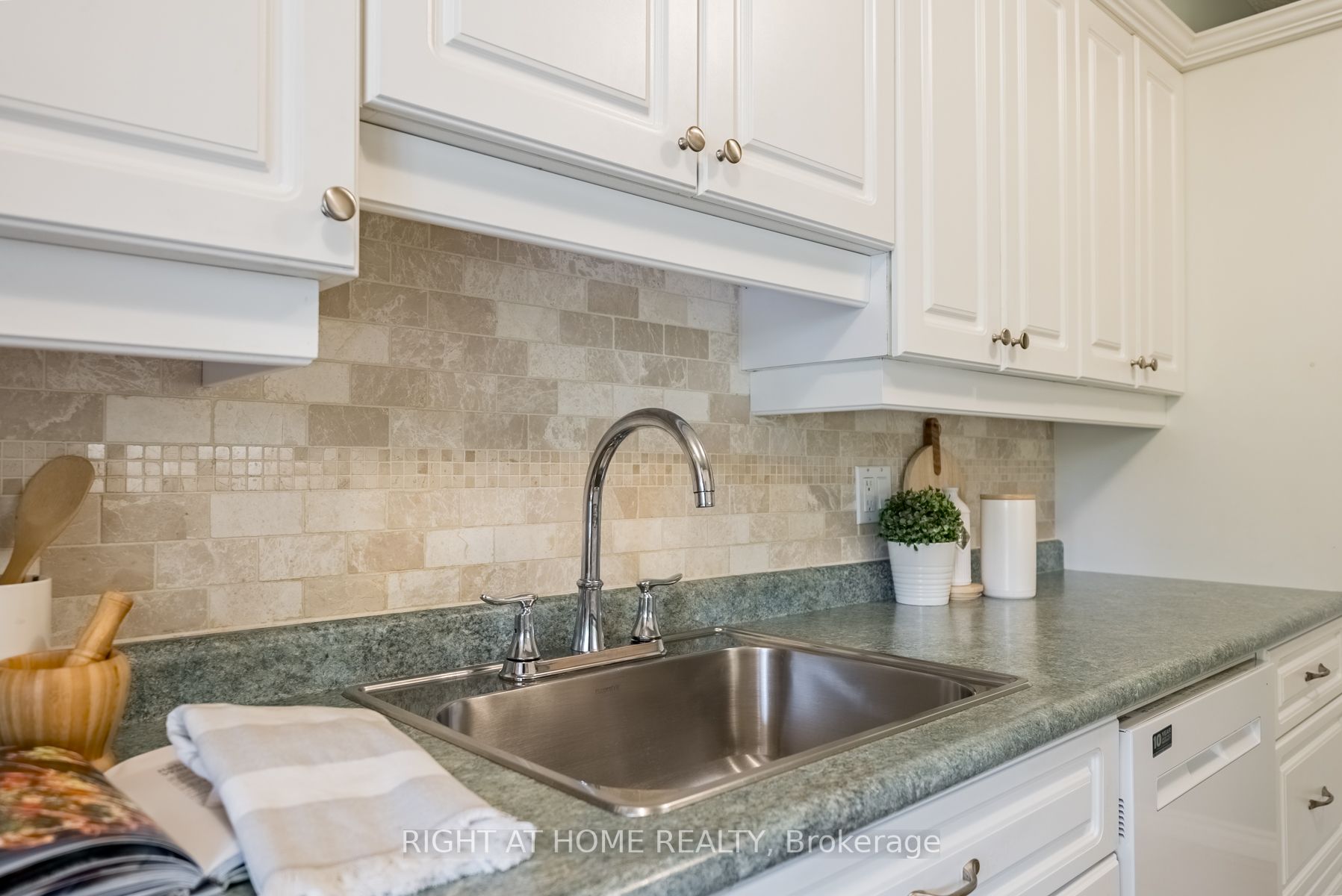 Listing E6048076 - Large Photo # 10