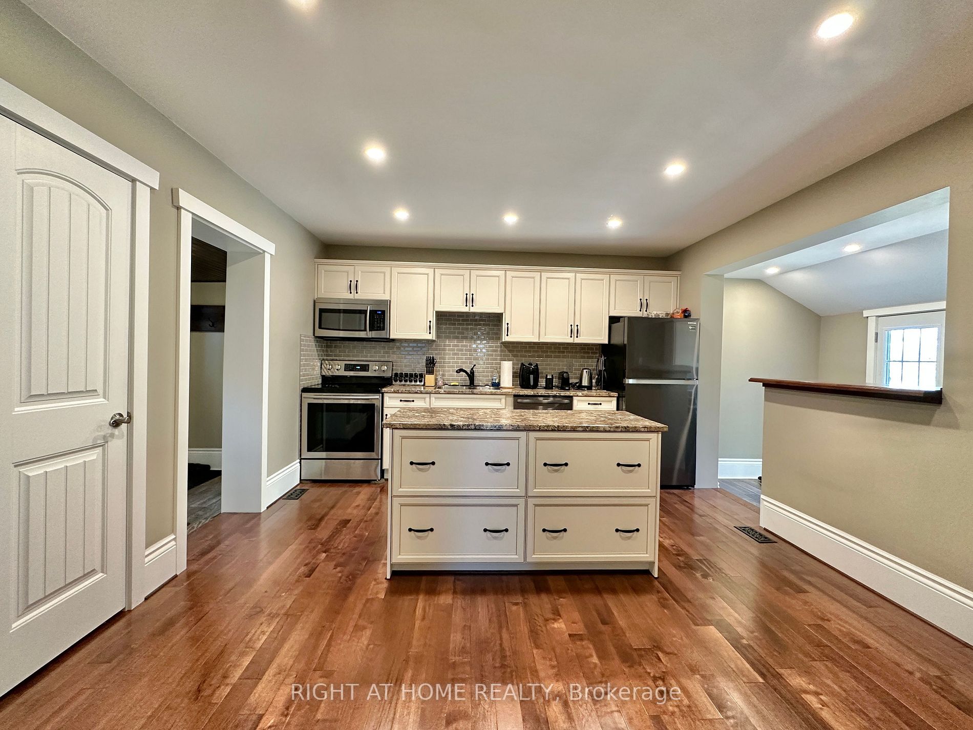 Listing E6048876 - Large Photo # 11