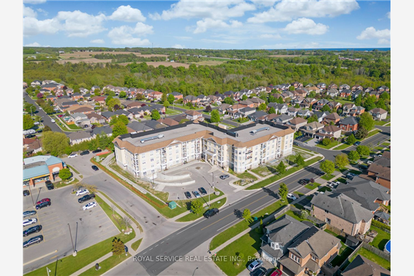 21 Brookhouse Dr, Clarington