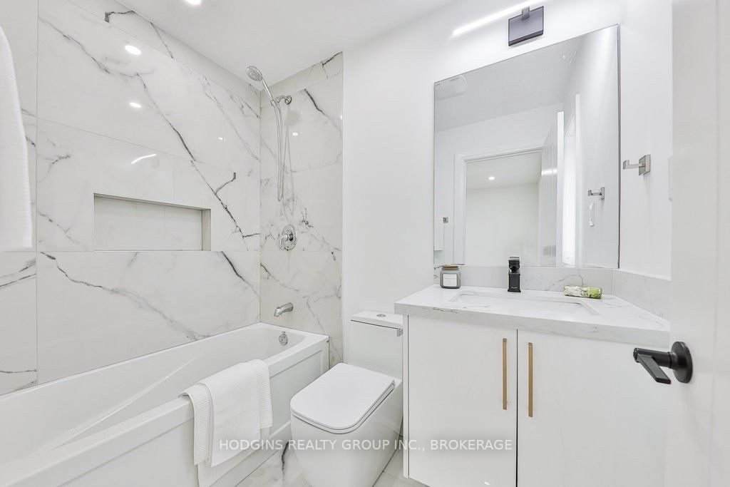 83 Kalmar Ave
