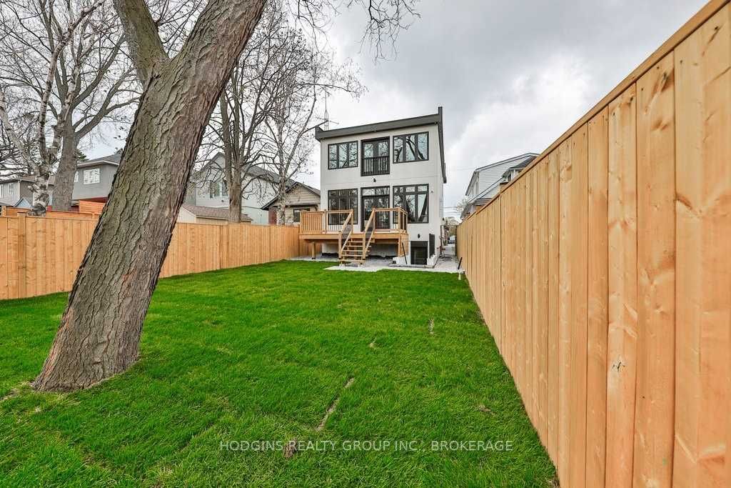 83 Kalmar Ave