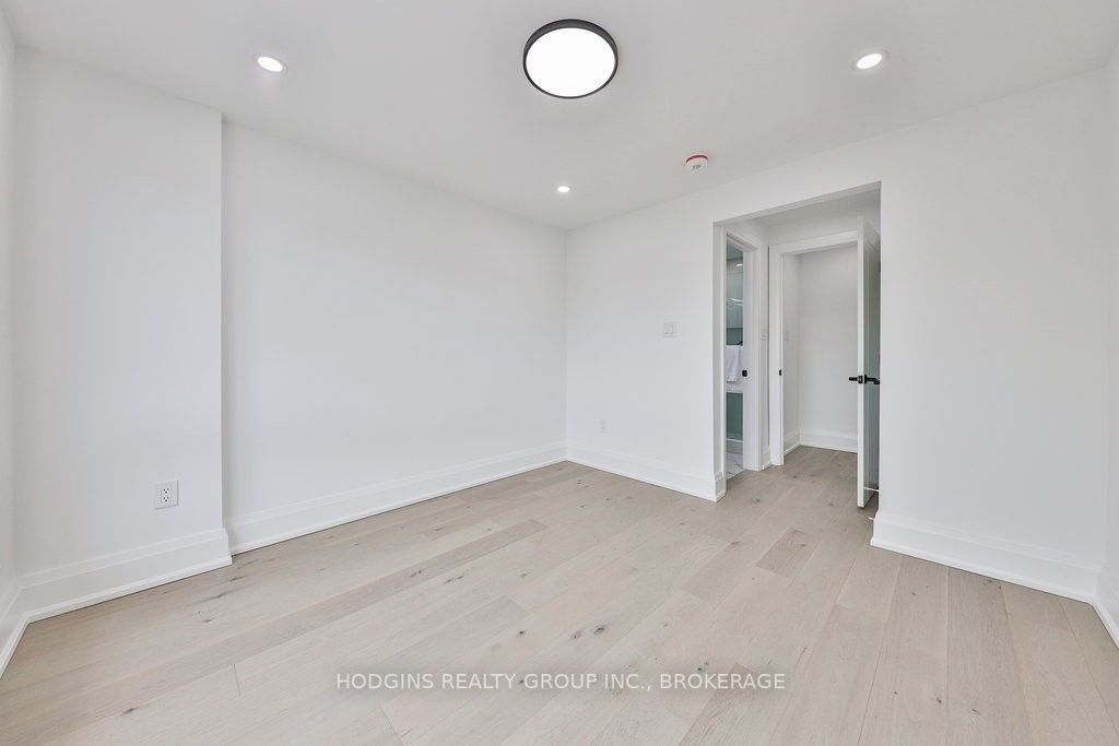83 Kalmar Ave