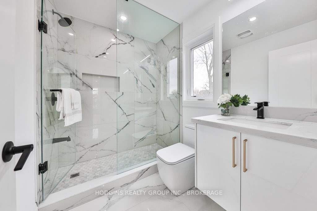 83 Kalmar Ave