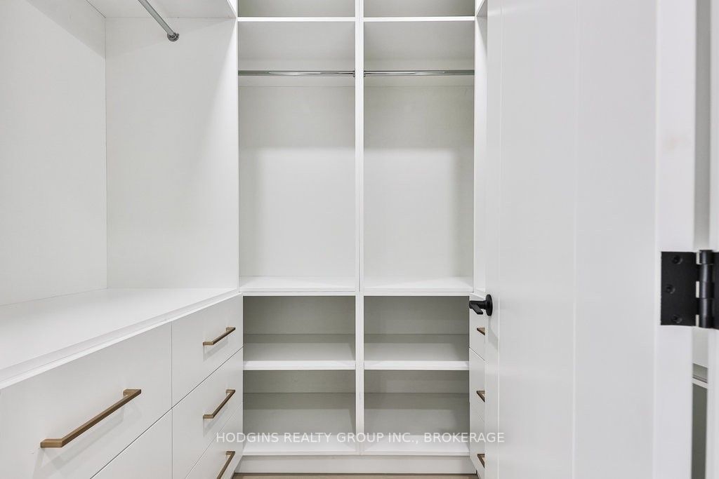 83 Kalmar Ave