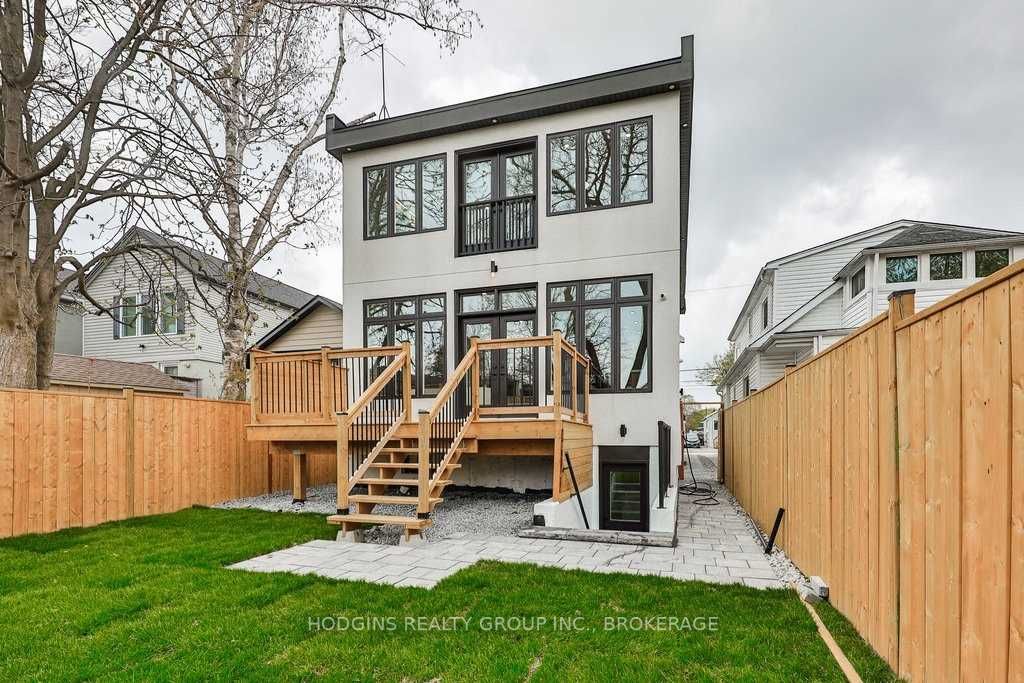 83 Kalmar Ave