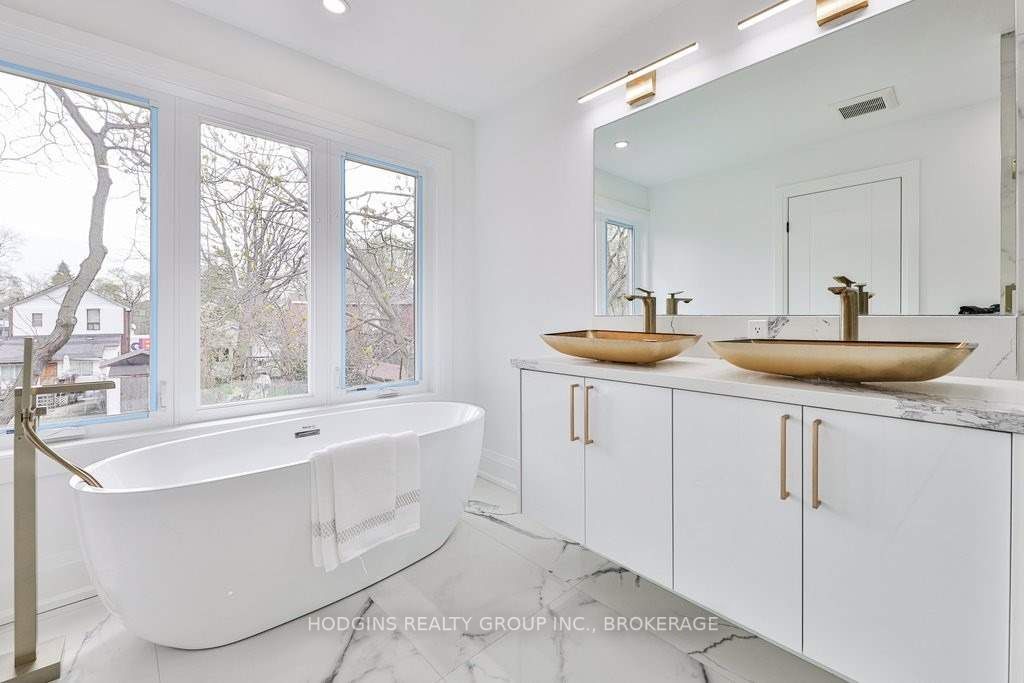 83 Kalmar Ave