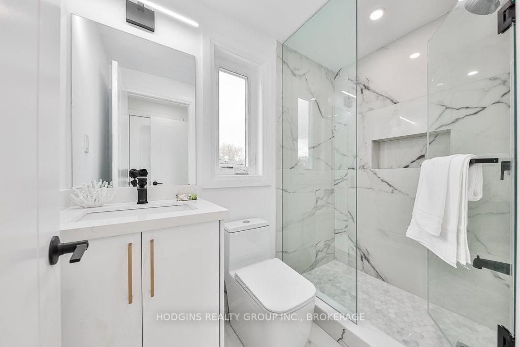 83 Kalmar Ave