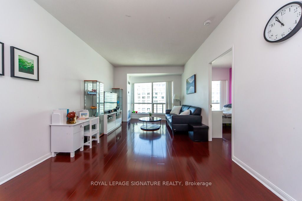 18 Lee Centre Dr, #Ph208