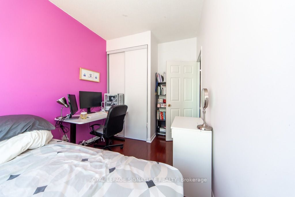18 Lee Centre Dr, #Ph208