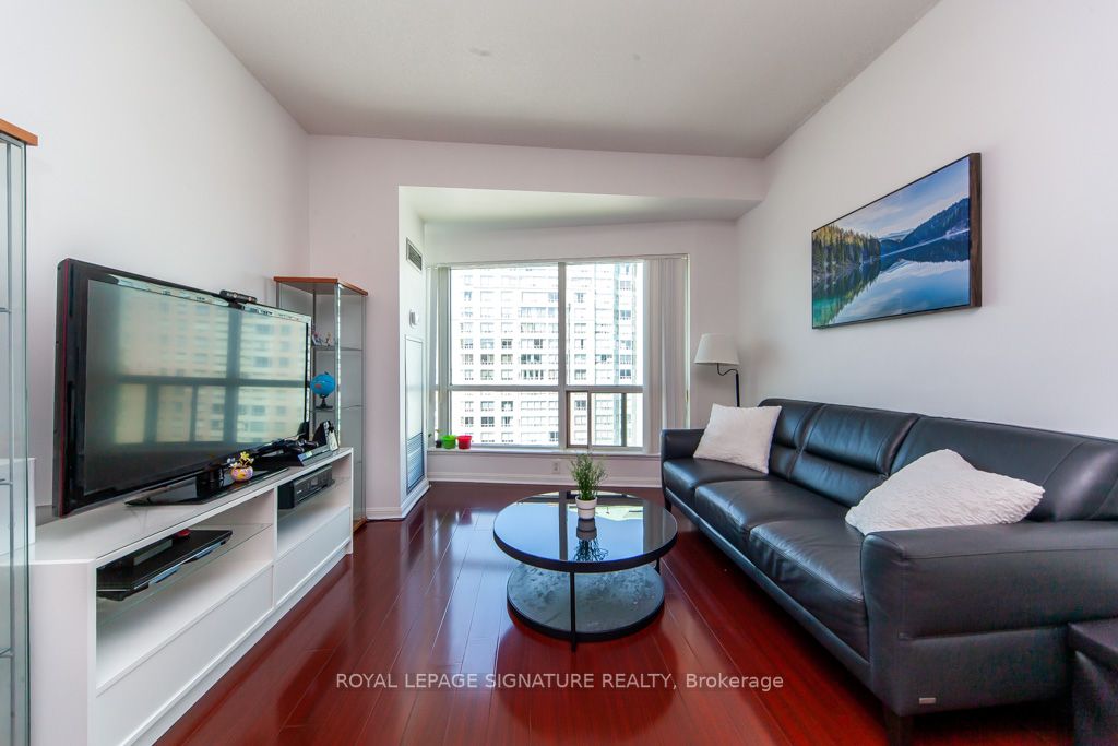 18 Lee Centre Dr, #Ph208