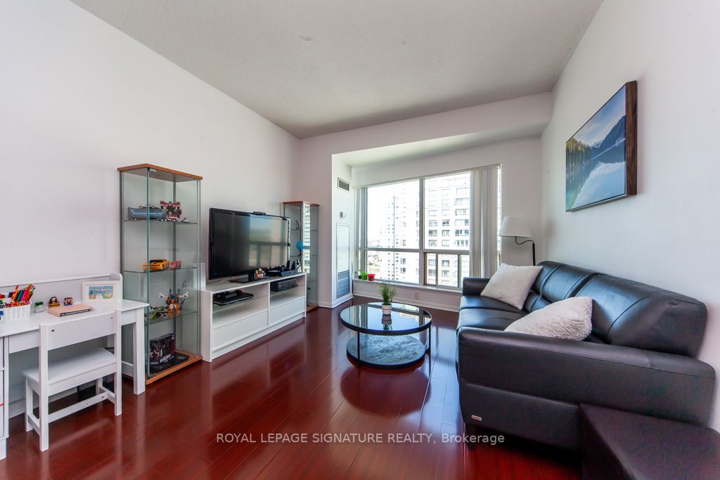 18 Lee Centre Dr, #Ph208