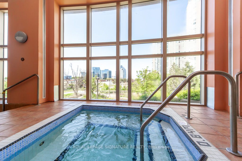 18 Lee Centre Dr, #Ph208